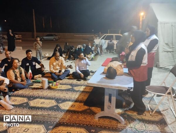 برگزاری دوره آموزشی هلال‌احمر در فین محله مارم ایستگاه وحدت