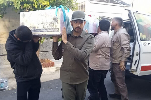 استقبال از شهید گمنام به میزبانی دبیرستان در ادب 