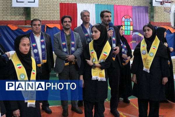 بهارستان دو صحنه همفکری، همدلی و همکاری پیشتازان در همایش یاوران انقلاب