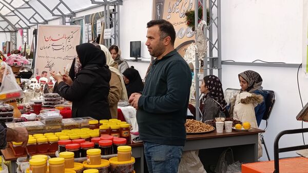 نمایشگاه یلدا در سایه‌سار چنار کهن لاهیجان تبریز گشایش یافت
