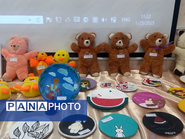 نمایشگاه مدرسه آرمانی هنر آسمانی در دبیرستان فرهنگ مرحوم فخرایی