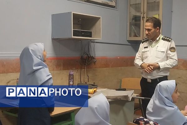 اجرای طرح «همیار پلیس» در دبستان شهید مجید مجیدی ناحیه دو شهرری 