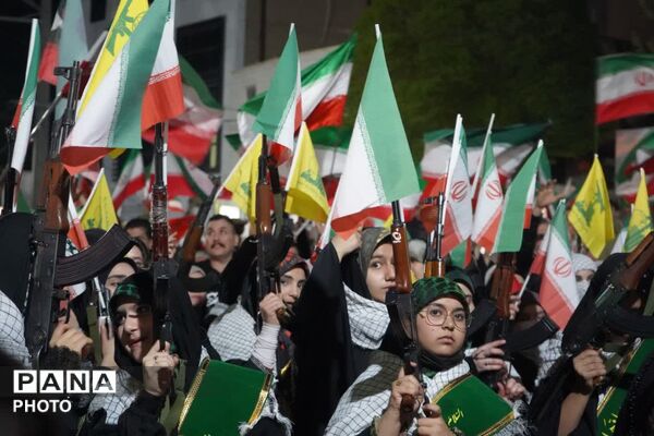 تجلیل از دخترانِ شهدا و یادآوری فداکاری دختران میناب در شب‌های لاله نظرآباد