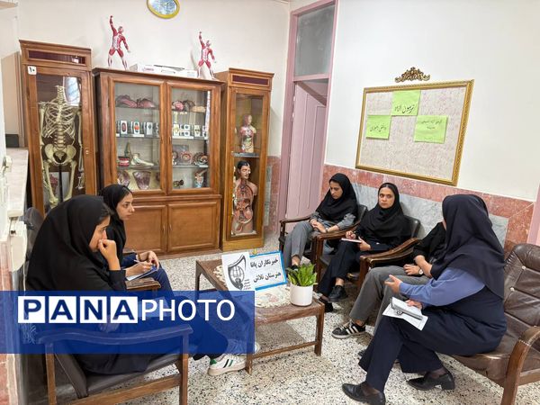 جلسه توجیهی ویژه دانش‌آموزان خبرنگار پانا در هنرستان تلاش