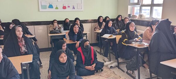 دومین جلسه هدایت تحصیلی پایه نهم در دبیرستان مادرمهربان خلیل آباد