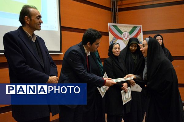 آیین تجلیل از برگزیدگان حوزه مشاوره و پیشگیری از آسیب‌های اجتماعی بهارستان‌دو