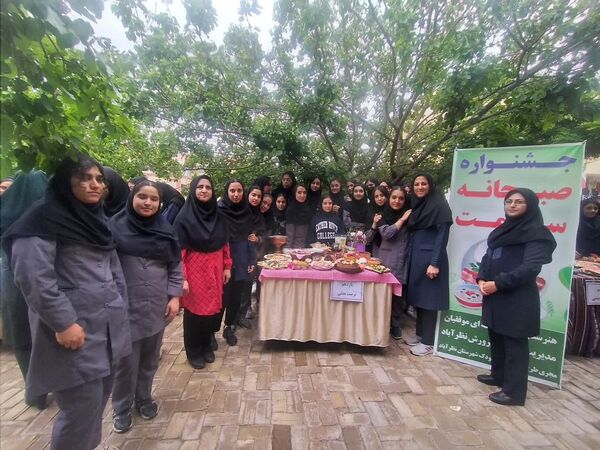 جشنواره صبحانه سالم در هنرستان موفقیان شهرستان نظرآباد