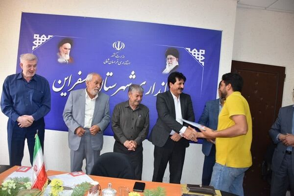 تجلیل از خبرنگاران توسط فرماندار شهرستان اسفراین