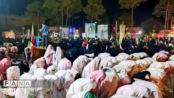 تجمعات مردمی نجف آباد همراه با جشن تکلیف دختران و اقامه نماز استغاثه