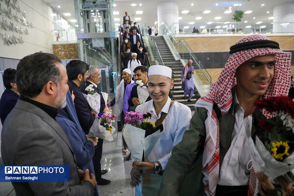 مراسم استقبال بازگشت اولین کاروان عمره گذار دانش آموزان پسر