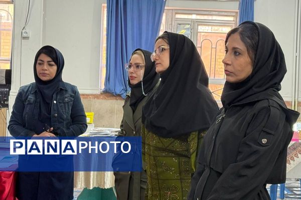 مسابقات فرهنگی و هنری  در دبیرستان شهید تاجیک بهارستان دو