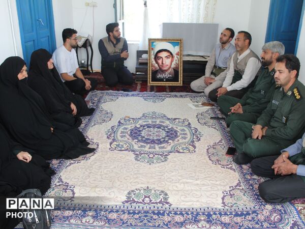 دیدار مسئولان بسیج سازندگی و بسیجیان با خانواده شهید علی ایمانی در شوقان