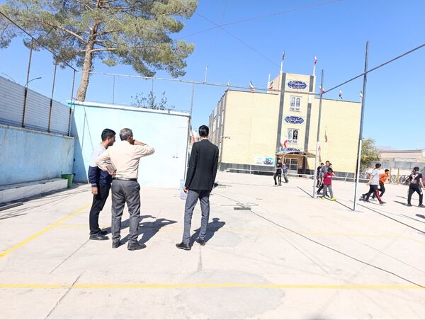 بازدید کارشناس تربیت بدنی شهرستان خلیل آباد از دبیرستان رئیس زاده 