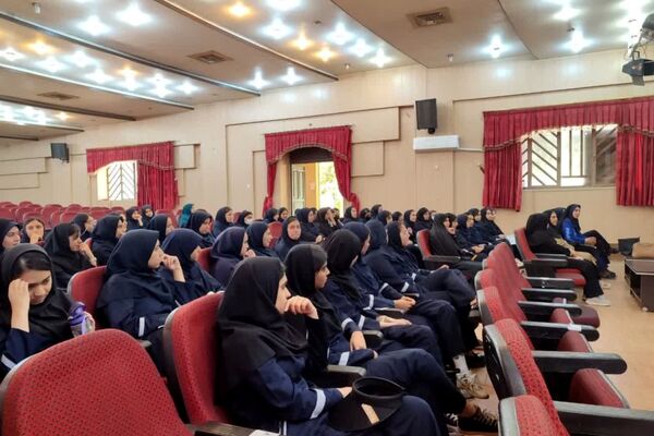 هفته مشاغل و بازدید دانش‌آموزان ناحیه 4 شیراز از دانشگاه فرهنگیان 