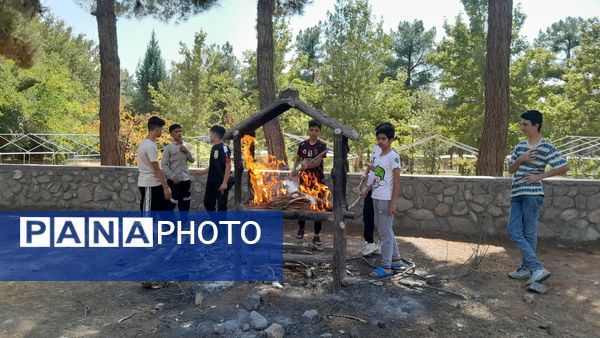 خودکفایی در آشپزی؛ دانش‌آموزان جوجه را از زغال تا سفره رساندند