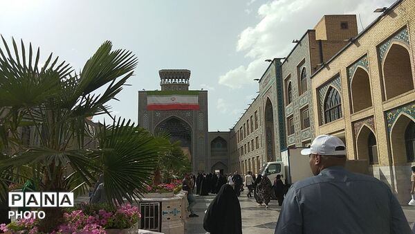 دعای پرفیض عرفه در حرم مطهر امام رضا (ع)