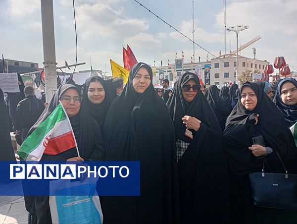 حماسه دانش‌آموزان مشهدی در روز ۱۳ آبان