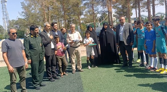 افتتاح زمین چمن مصنوعی دبستان سروش کوهپایه در قالب طرح میدان همدلی