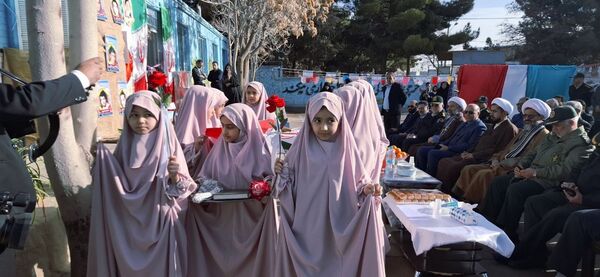 دبیرستان هاجر(س) میزبان زنگ انقلاب 