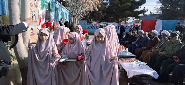 دبیرستان هاجر(س) میزبان زنگ انقلاب 