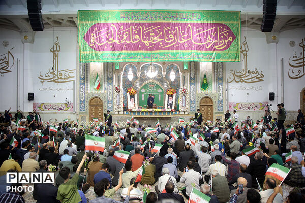 جشن آغاز دهه کرامت در حرم حضرت معصومه(س)