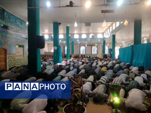 اقامه نماز عید قربان در آستان مقدس حضرات سیدان‌الکریمان شهرستان برخوار