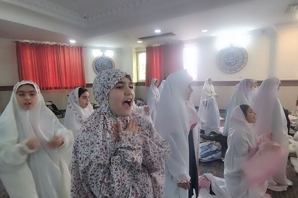 آیین جشن تکلیف دانش‌آموزان دختر شهرستان پردیس در فضایی معنوی و باشکوه