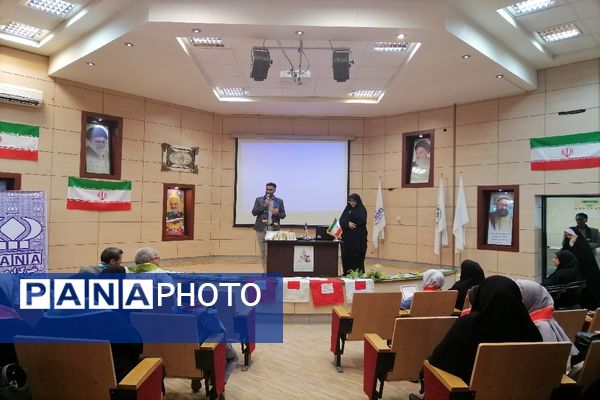 تقدیر از دانش‌آموز خبرنگاران فعال ناحیه 2 مشهد