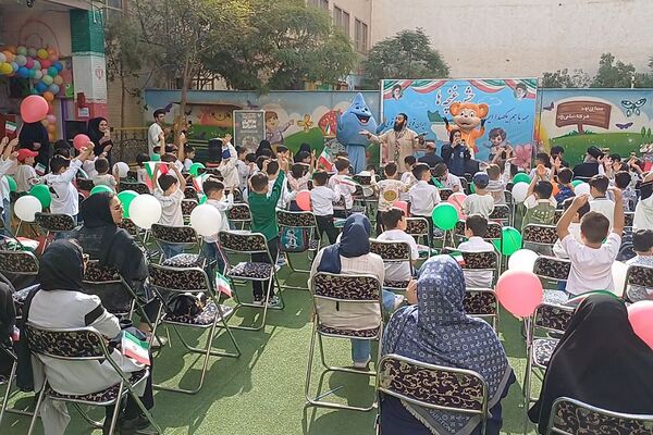 گام نهادن دانش‌آموزان کودکستانی شهرستان ورامین در مسیر تعلیم و تربیت