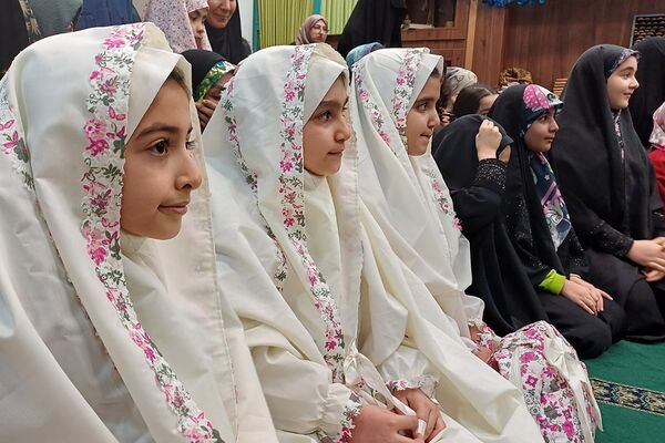 حضور دانش‌آموزان و کارکنان دبستان ستایش و صابران یک در جشن میلاد حضرت عباس (ع)