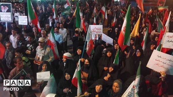 طنین دوباره شعارهای وفاداری در نورآباد؛ نود و هشتمین شب بیعت با رهبر انقلاب