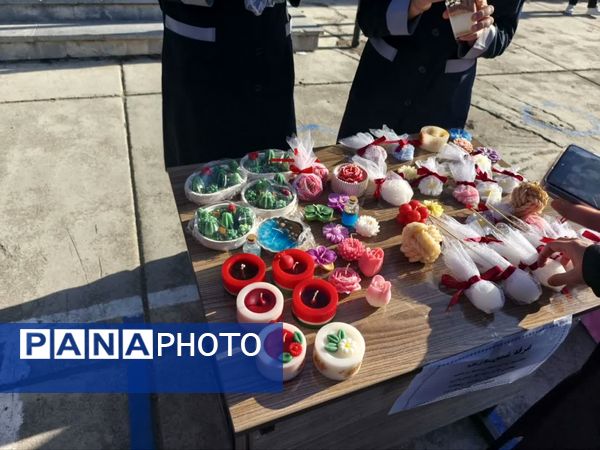 بازارچه کارآفرینی در دبیرستان شاهد ریحانه