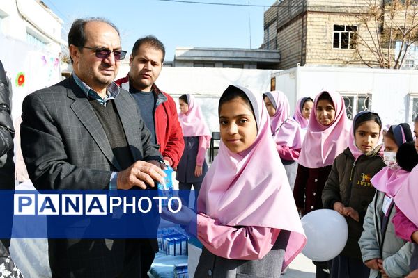 جشن شیر در مدرسه ابتدایی زینب قهرمانی مه‌ولات