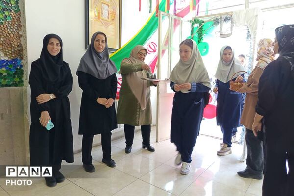 پاییز با بوی کتاب آغاز شد
