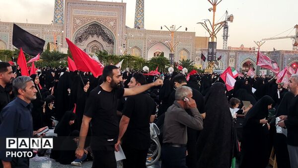 مراسم تشییع پیکر مطهر رهبر معظم انقلاب در جوار ملکوتی حرم امام رضا (ع)