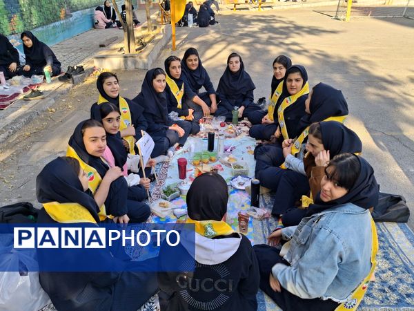 پیشتازان سلامت و نشاط در اردوی دبیرستان شهید مدرس 