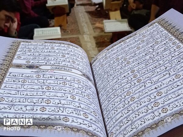 تلاوت نور، در دبیرستان شاهد باحضور باشکوه دانش‌آموزان