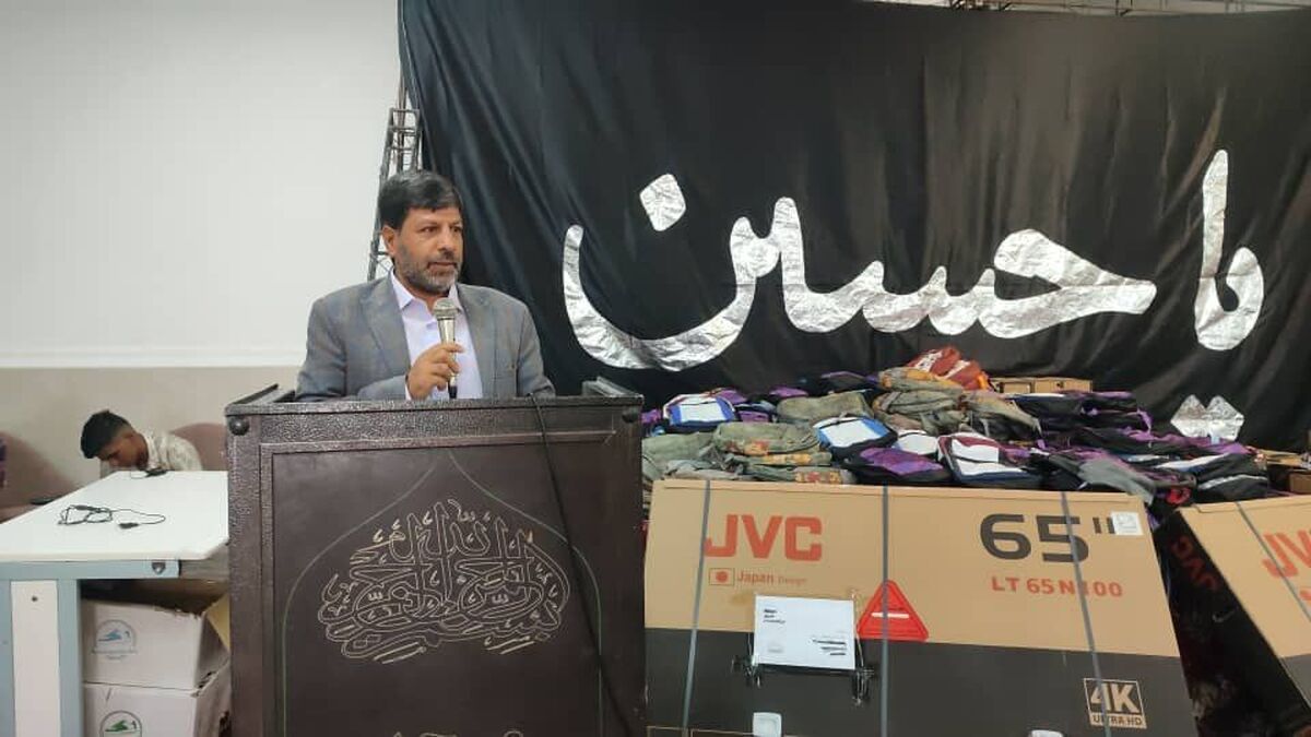 توزیع ۶۰۰ بسته لوازم‌التحریر بین دانش‌آموزان حاشیه‌ شهر 
