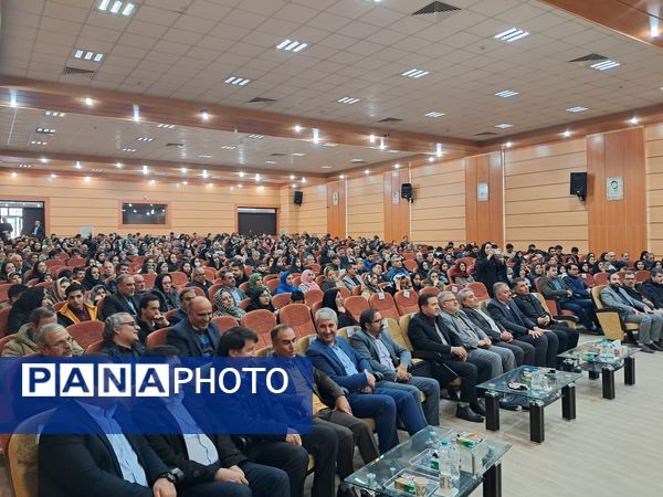 آیین تجلیل از رتبه‌برترهای کنکور ۱۴۰۳ اداره آموزش و پرورش ناحیه یک زنجان