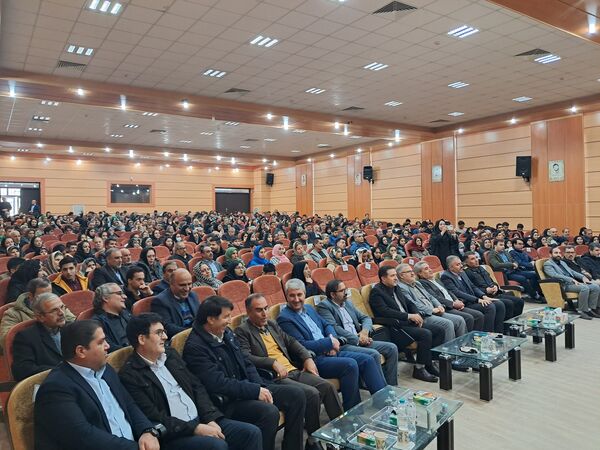 آیین تجلیل از رتبه‌برترهای کنکور ۱۴۰۳ اداره آموزش و پرورش ناحیه یک زنجان