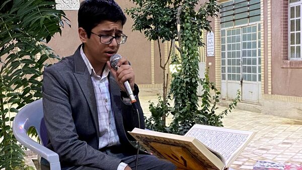 محفل شعر در سازمان دانش‌آموزی یزد 