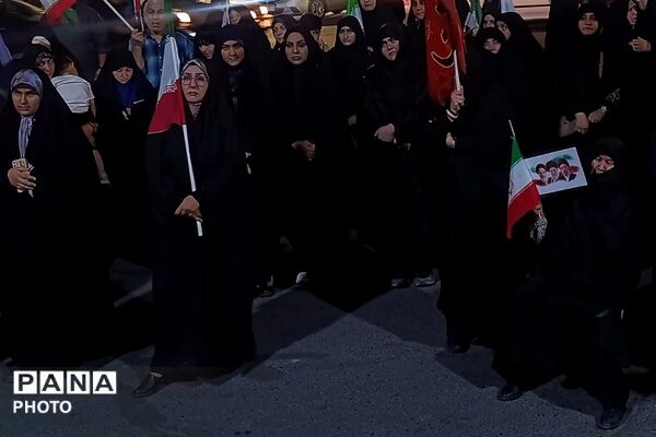 حضور پرشور دانش‌آموزان دبستان پسرانه کاظمیه در غرفه شهدای دانش آموز ورامین