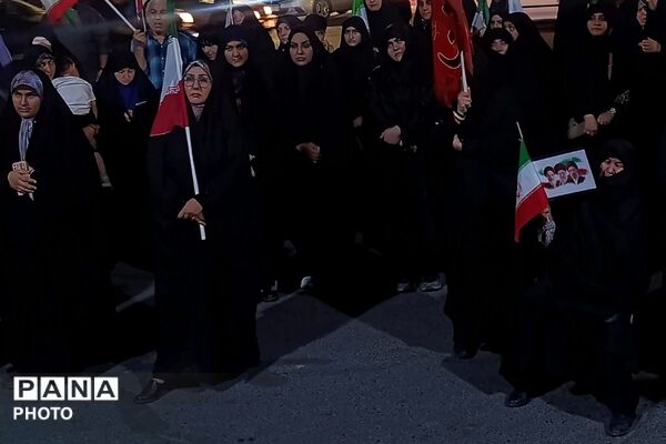 حضور پرشور دانش‌آموزان دبستان پسرانه کاظمیه در غرفه شهدای دانش آموز ورامین