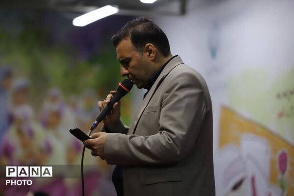 حضور مدیرکل آموزش و پرورش آذربایجان شرقی در هشتادوهشتمین تجمع شبانه‌روزی میدان ساعت