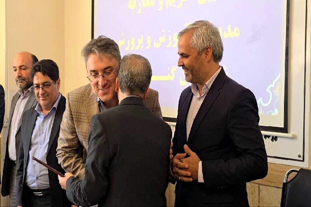 فصل تازه خدمت‌رسانی؛ مهدی ذبیحی بر سکوی مدیریت آموزش و پرورش گناباد