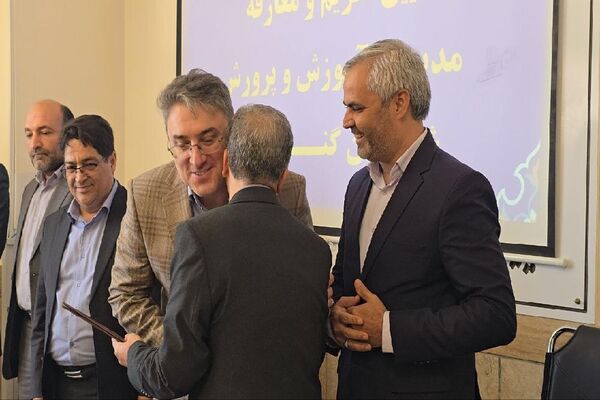 فصل تازه خدمت‌رسانی؛ مهدی ذبیحی بر سکوی مدیریت آموزش و پرورش گناباد