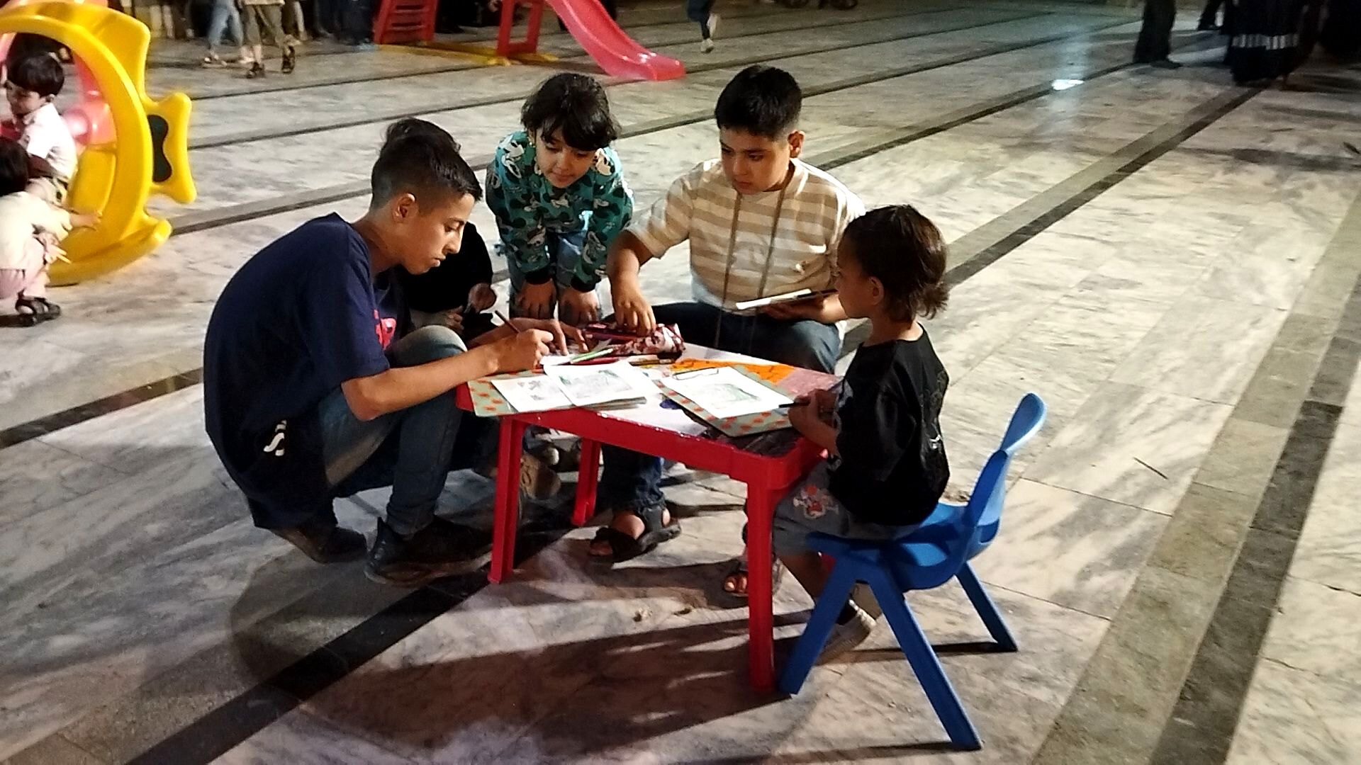 احوالات دهه نودی ها در اجتماعات مردمی 