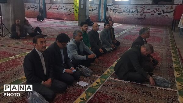 از پیر تا دانش آموز در نماز جمعه نیشابور حضور دارند-۱