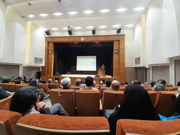 رونمایی از کتاب «نامه و باران و نور»