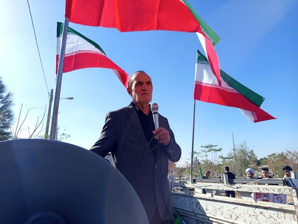 قدم‌های کوچک، ایمان‌های بزرگ؛ حضور باشکوه دانش‌آموزان دبستان برادران ابراهیمی‌نیا در ۱۳ آبان